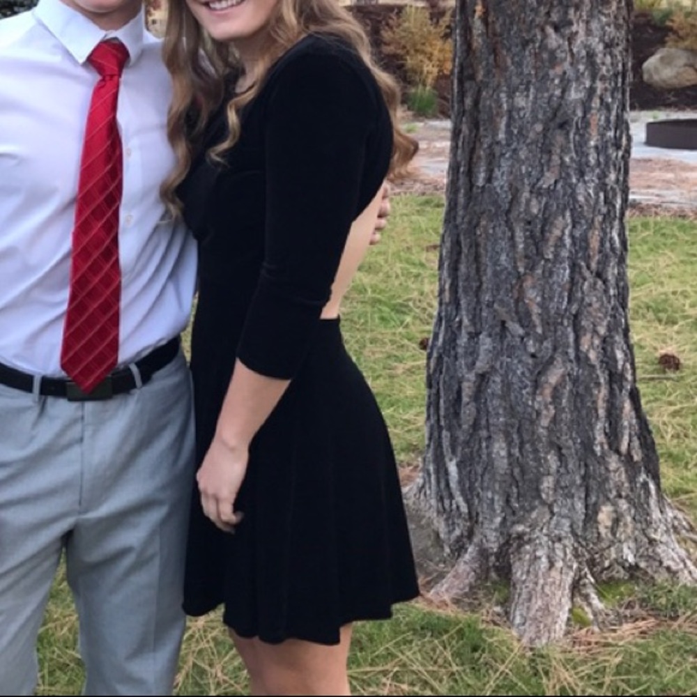 black velvet quarter sleeve dress